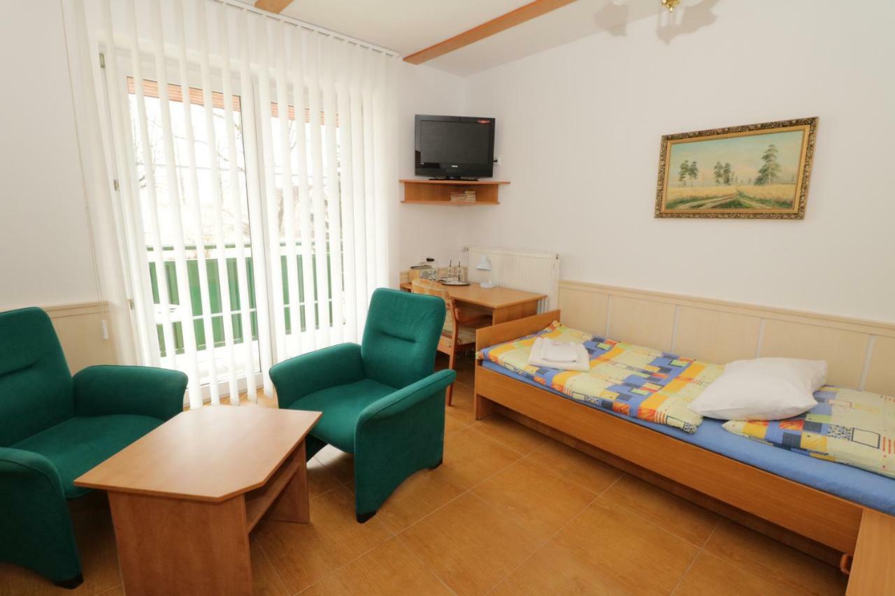 Penzion Hurka Hotel Dolni Libchavy Eksteriør billede